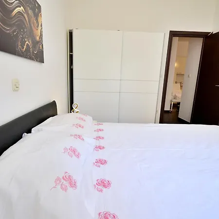 Emily Garden With Private Parking 公寓